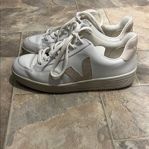 Veja V-12 White and Beige men’s Sneakers